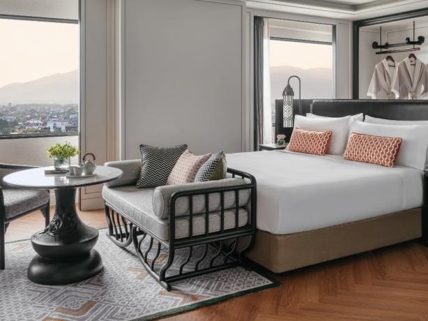 Buy Luxury Hotel Bedding from Marriott Hotels - Frameworks Bolster Pillow